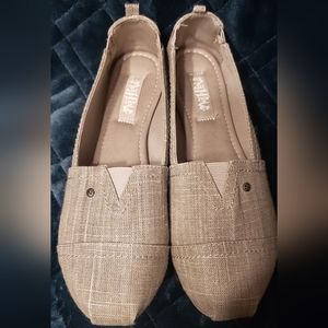 NWOT Mad Pole Slip On Shoes